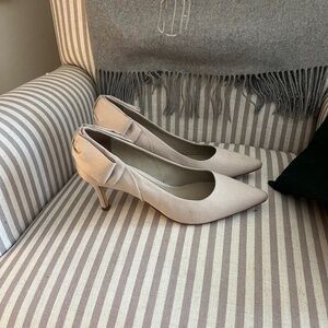 Hobbs Bianca Court Shoes in Oyster